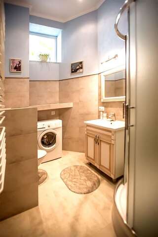 Апартаменты Gorgeous apartments in historical center of Lvov Львов Апартаменты с 2 спальнями-14