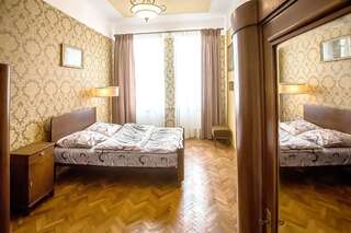 Апартаменты Gorgeous apartments in historical center of Lvov Львов Апартаменты с 2 спальнями-21