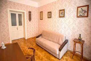 Апартаменты Gorgeous apartments in historical center of Lvov Львов Апартаменты с 2 спальнями-8